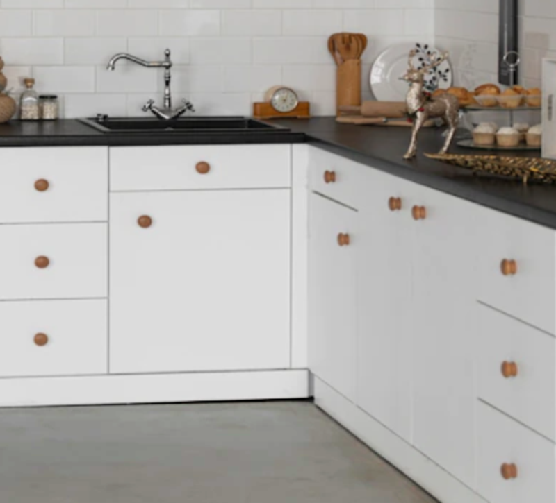 How to Create a Classic Look with a White Kitchen, Black Worktop Grey Floor