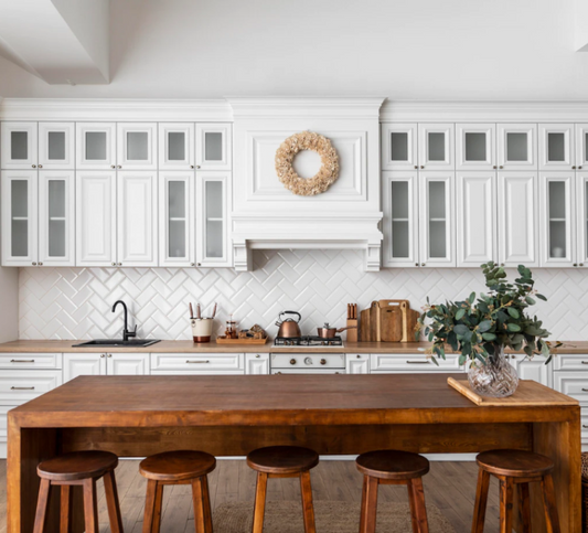 How to Decorate a Beige Kitchen on a Budget